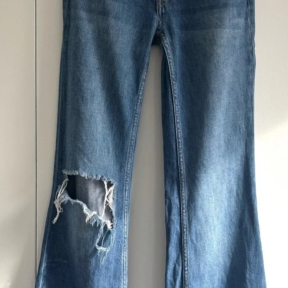 We The Free Free People Distressed Flare Jeans Size 24 - Picture 3 of 14